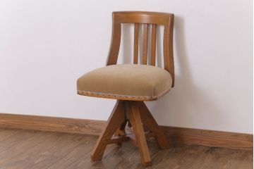 レトロ家具　ブナ材製!クッション座面　レトロな背もたれ付回転イス
