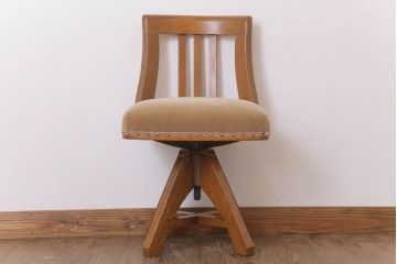 レトロ家具　ブナ材製!クッション座面　レトロな背もたれ付回転イス
