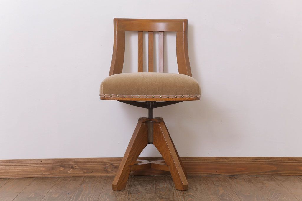 レトロ家具　ブナ材製!クッション座面　レトロな背もたれ付回転イス