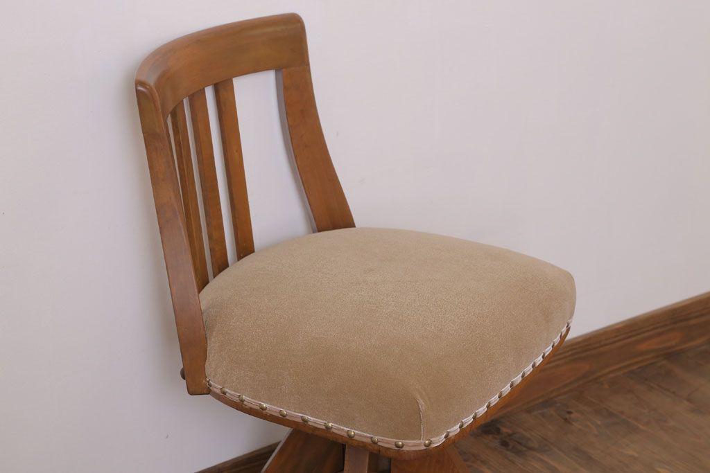 レトロ家具　ブナ材製!クッション座面　レトロな背もたれ付回転イス