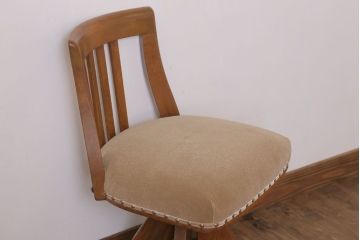 レトロ家具　ブナ材製!クッション座面　レトロな背もたれ付回転イス