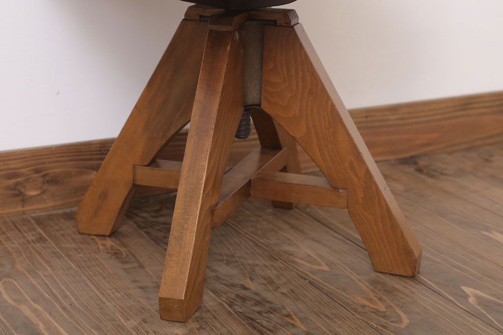 レトロ家具　ブナ材製!クッション座面　レトロな背もたれ付回転イス