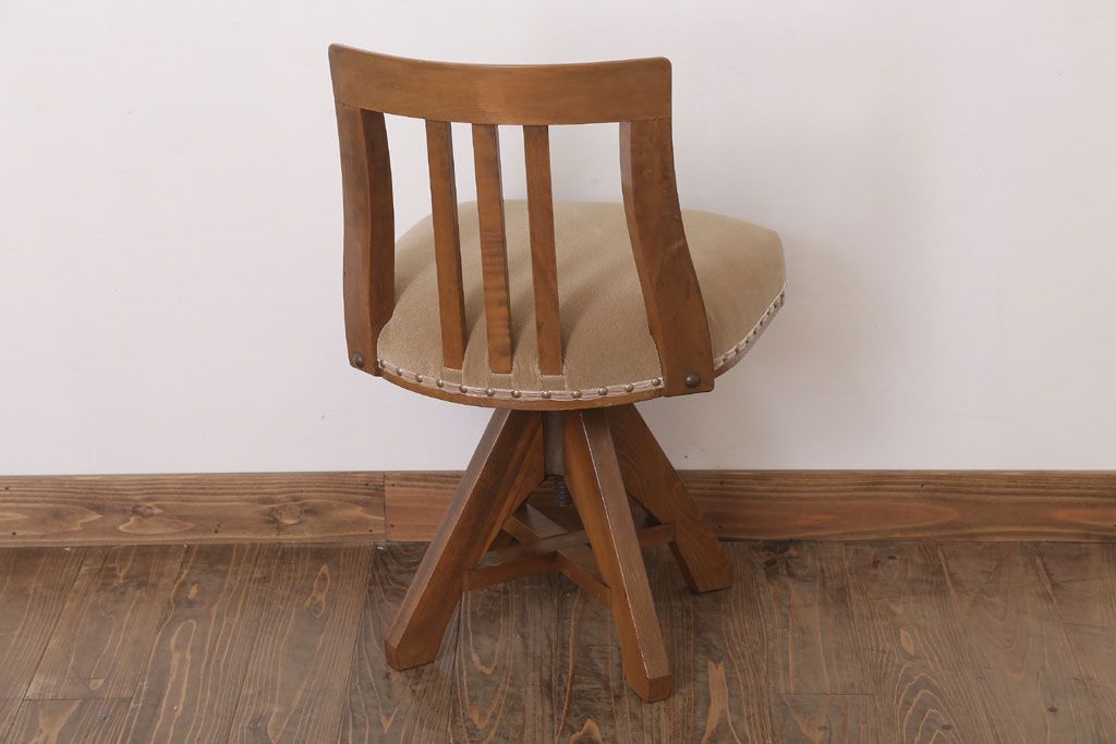 レトロ家具　ブナ材製!クッション座面　レトロな背もたれ付回転イス