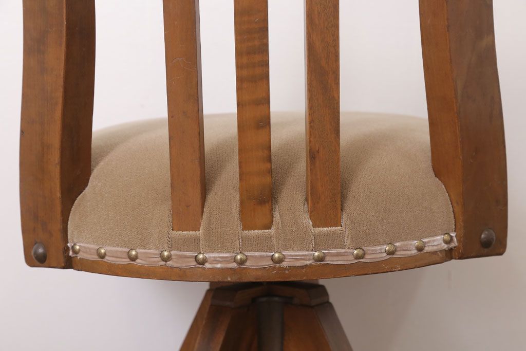 レトロ家具　ブナ材製!クッション座面　レトロな背もたれ付回転イス