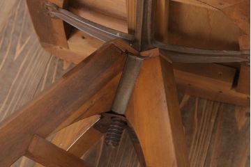 レトロ家具　ブナ材製!クッション座面　レトロな背もたれ付回転イス