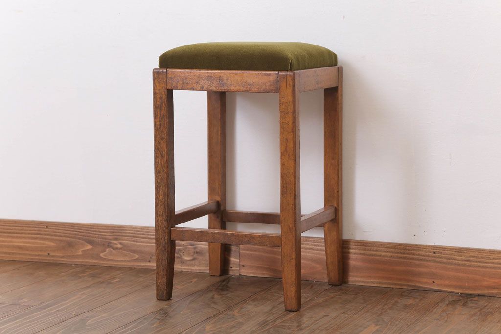 アンティーク家具　古い木製のクッション座面のアンティーク角スツール(1)