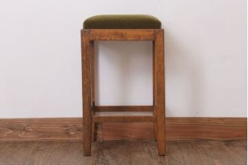 アンティーク家具　古い木製のクッション座面のアンティーク角スツール(1)
