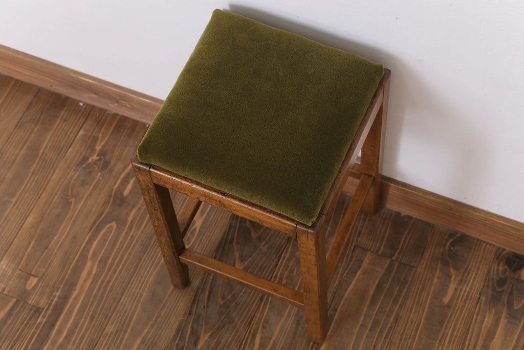 アンティーク家具　古い木製のクッション座面のアンティーク角スツール(1)