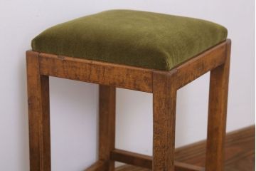 アンティーク家具　古い木製のクッション座面のアンティーク角スツール(1)