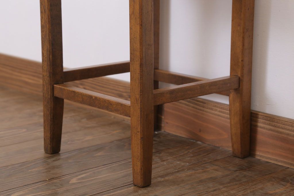 アンティーク家具　古い木製のクッション座面のアンティーク角スツール(1)