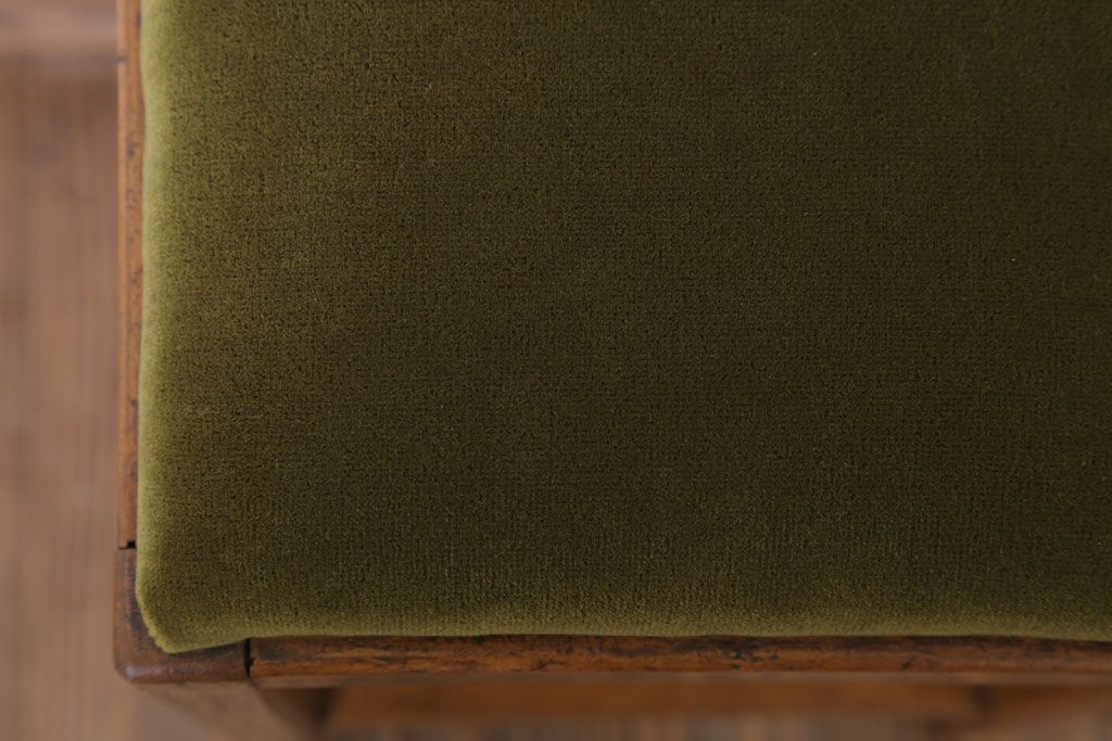 アンティーク家具　古い木製のクッション座面のアンティーク角スツール(1)