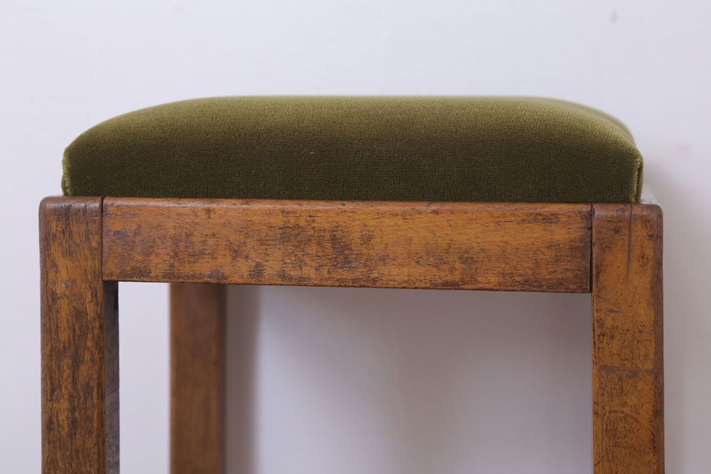 アンティーク家具　古い木製のクッション座面のアンティーク角スツール(1)
