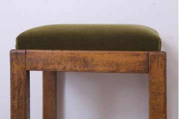 アンティーク家具　古い木製のクッション座面のアンティーク角スツール(1)