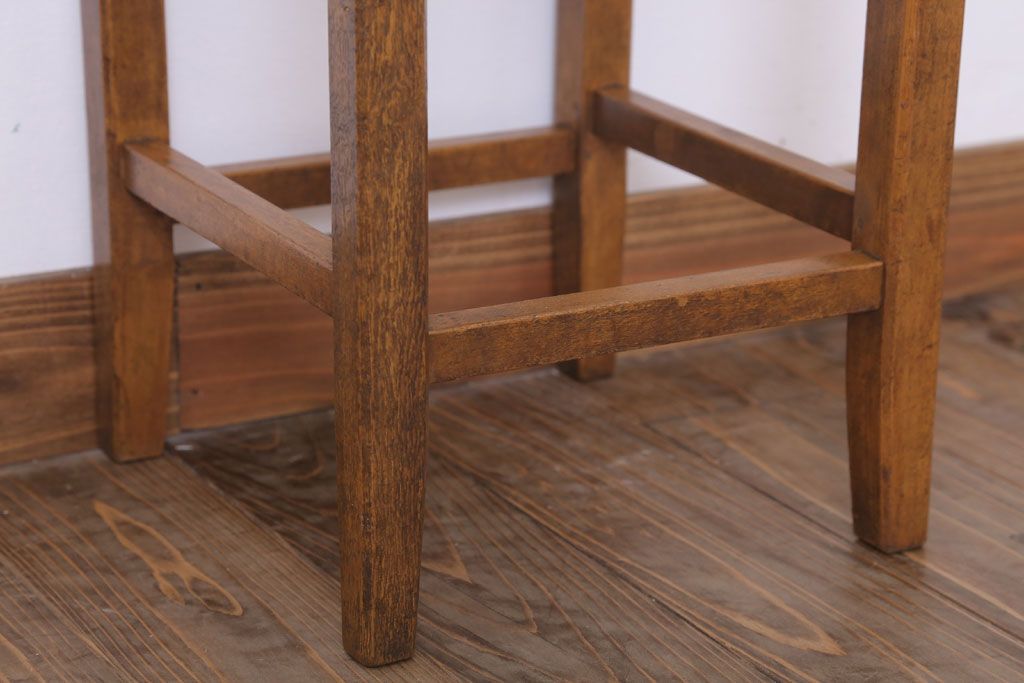 アンティーク家具　古い木製のクッション座面のアンティーク角スツール(1)