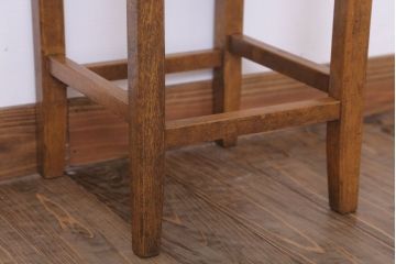 アンティーク家具　古い木製のクッション座面のアンティーク角スツール(1)