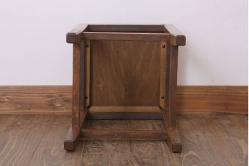 アンティーク家具　古い木製のクッション座面のアンティーク角スツール(1)