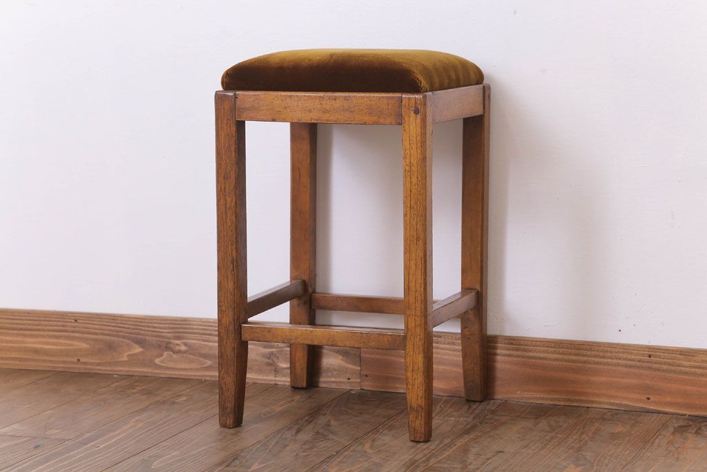 アンティーク家具　古い木製のクッション座面のアンティーク角スツール(2)
