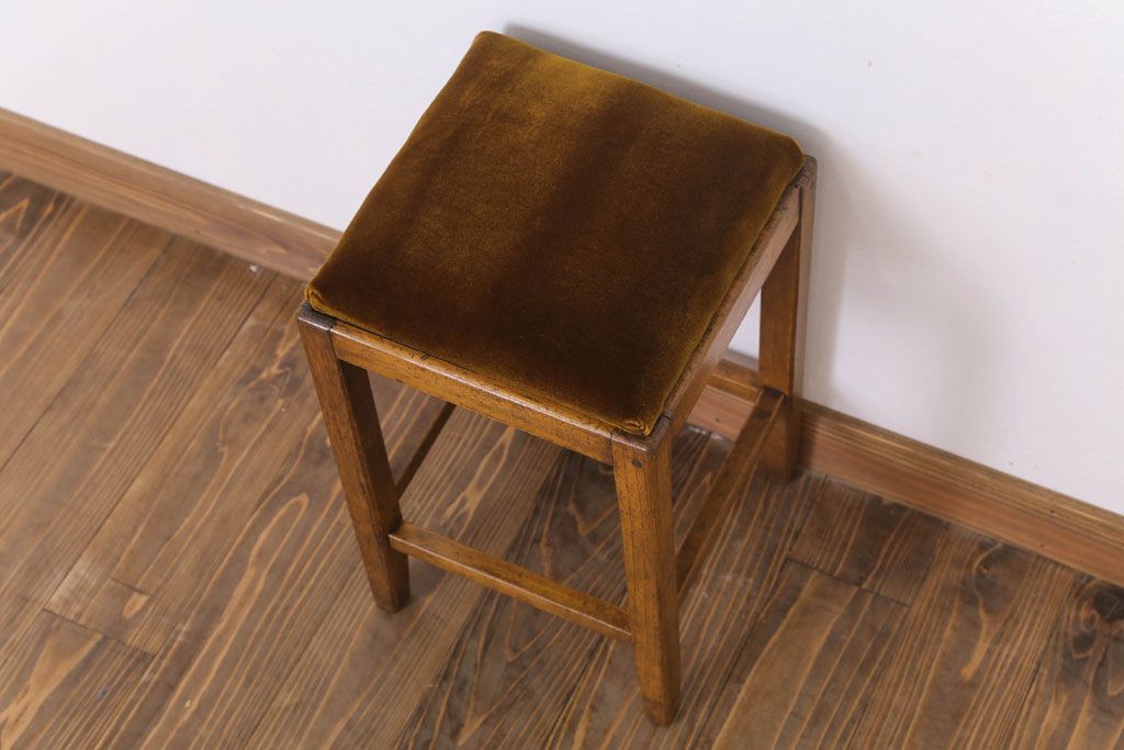 アンティーク家具　古い木製のクッション座面のアンティーク角スツール(2)