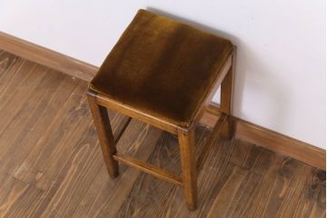 アンティーク家具　古い木製のクッション座面のアンティーク角スツール(2)
