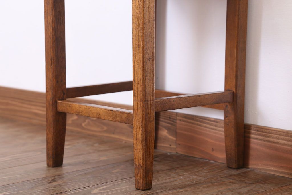 アンティーク家具　古い木製のクッション座面のアンティーク角スツール(2)