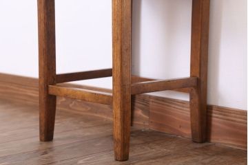 アンティーク家具　古い木製のクッション座面のアンティーク角スツール(2)