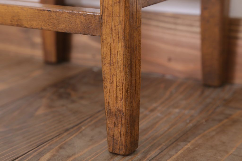 アンティーク家具　古い木製のクッション座面のアンティーク角スツール(2)