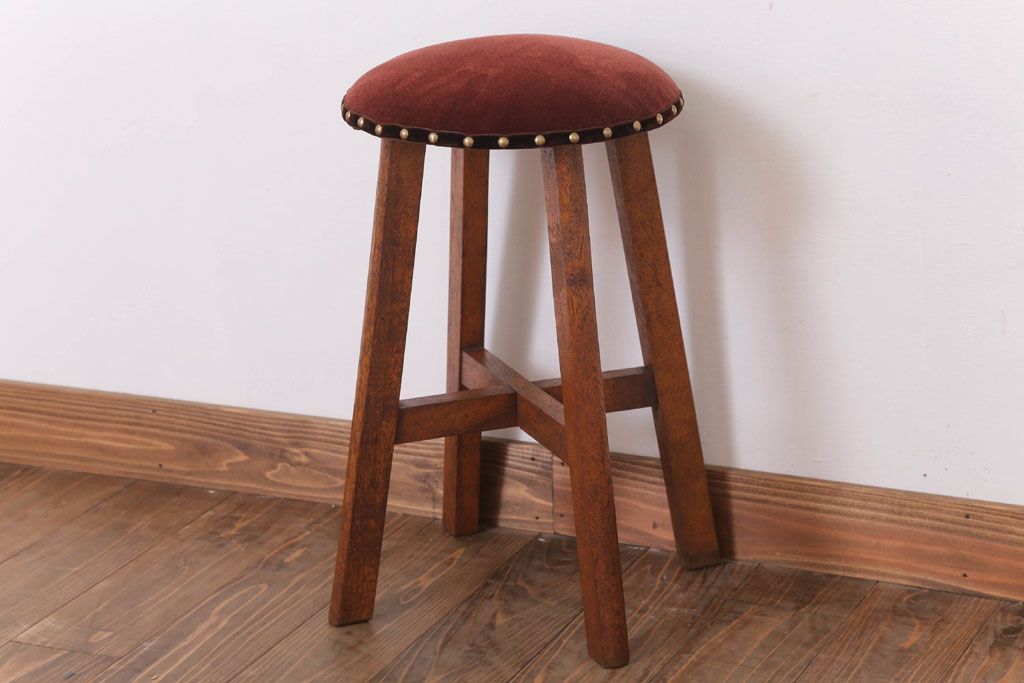 アンティーク家具　古い木製のクッション座面のアンティーク丸スツール(1)