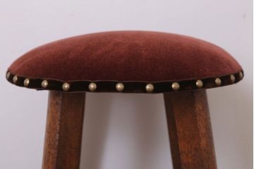 アンティーク家具　古い木製のクッション座面のアンティーク丸スツール(1)