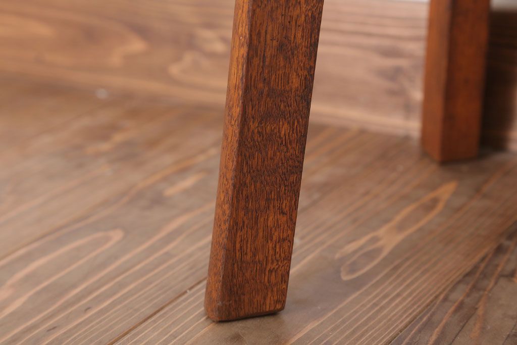 アンティーク家具　古い木製のクッション座面のアンティーク丸スツール(1)