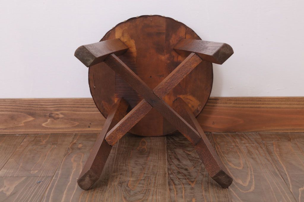 アンティーク家具　古い木製のクッション座面のアンティーク丸スツール(1)