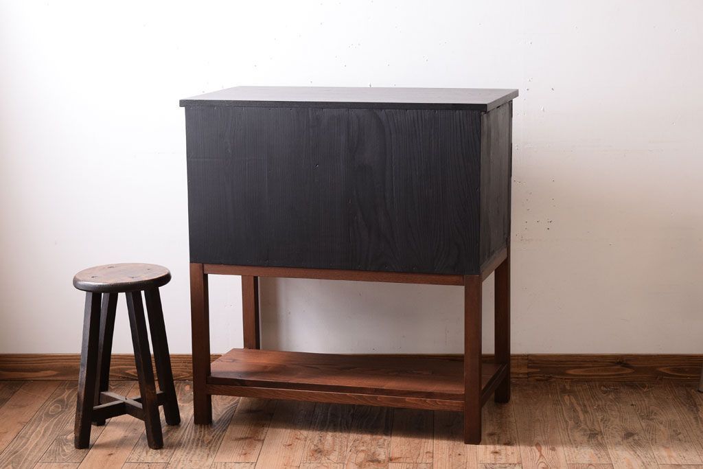 丸金具付き　リメイク品　アンティークのペイントサイドテーブル