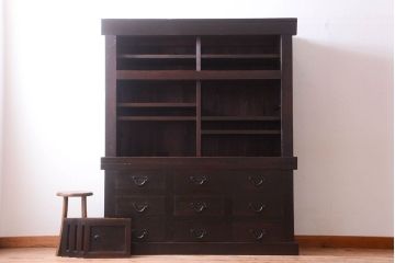 アンティーク家具　骨董・古民具　希少なデザイン　五尺　飾り棚付き関西収納箪笥(水屋箪笥)