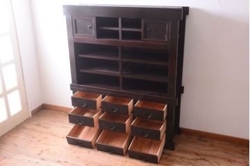 アンティーク家具　骨董・古民具　希少なデザイン　五尺　飾り棚付き関西収納箪笥(水屋箪笥)