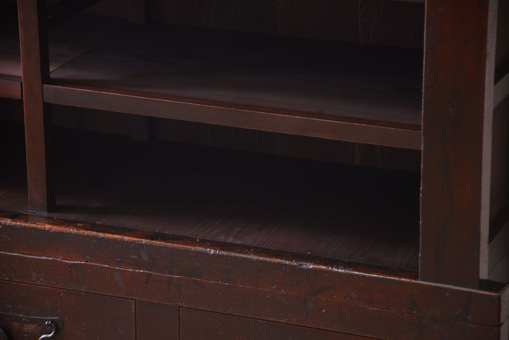 アンティーク家具　骨董・古民具　希少なデザイン　五尺　飾り棚付き関西収納箪笥(水屋箪笥)
