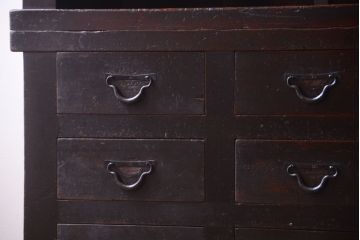 アンティーク家具　骨董・古民具　希少なデザイン　五尺　飾り棚付き関西収納箪笥(水屋箪笥)