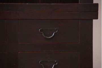 アンティーク家具　骨董・古民具　希少なデザイン　五尺　飾り棚付き関西収納箪笥(水屋箪笥)