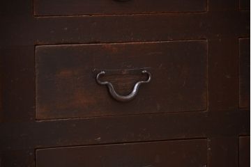 アンティーク家具　骨董・古民具　希少なデザイン　五尺　飾り棚付き関西収納箪笥(水屋箪笥)