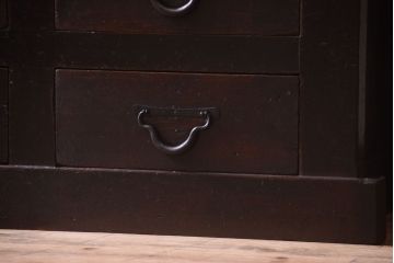 アンティーク家具　骨董・古民具　希少なデザイン　五尺　飾り棚付き関西収納箪笥(水屋箪笥)