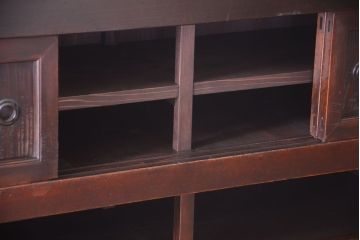アンティーク家具　骨董・古民具　希少なデザイン　五尺　飾り棚付き関西収納箪笥(水屋箪笥)