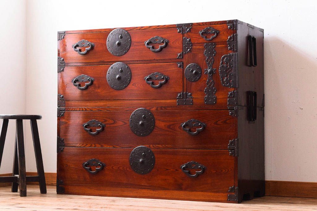 アンティーク家具　古民具・骨董　前面欅材　共縁　上品なアンティーク米沢箪笥