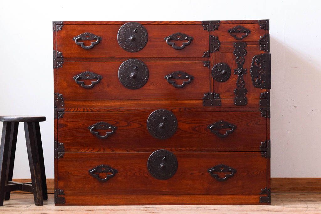 アンティーク家具　古民具・骨董　前面欅材　共縁　上品なアンティーク米沢箪笥