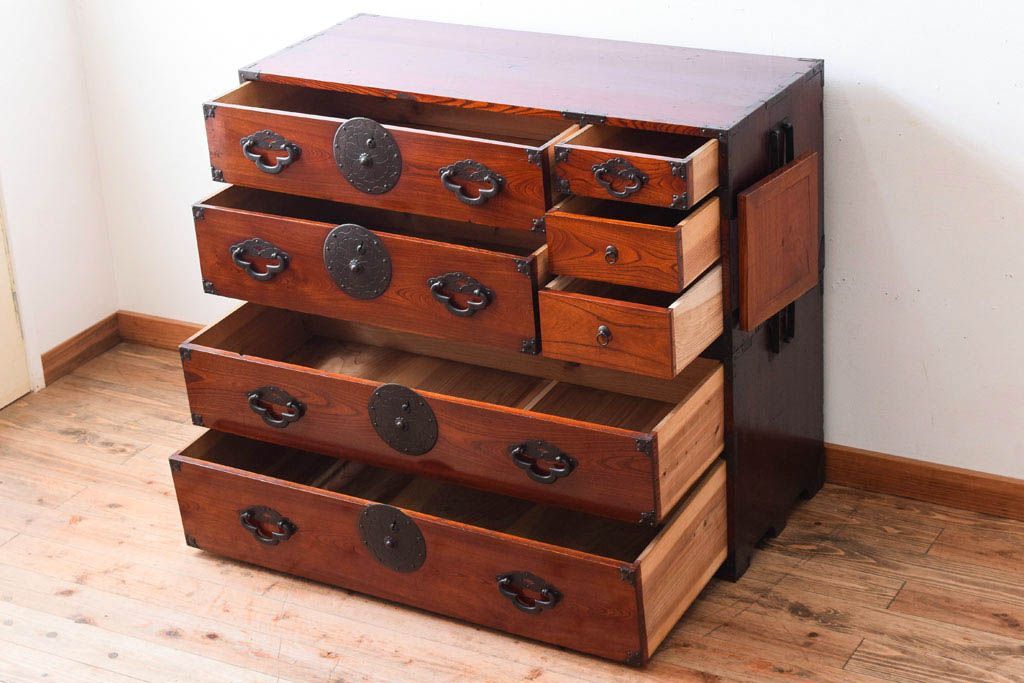 アンティーク家具　古民具・骨董　前面欅材　共縁　上品なアンティーク米沢箪笥