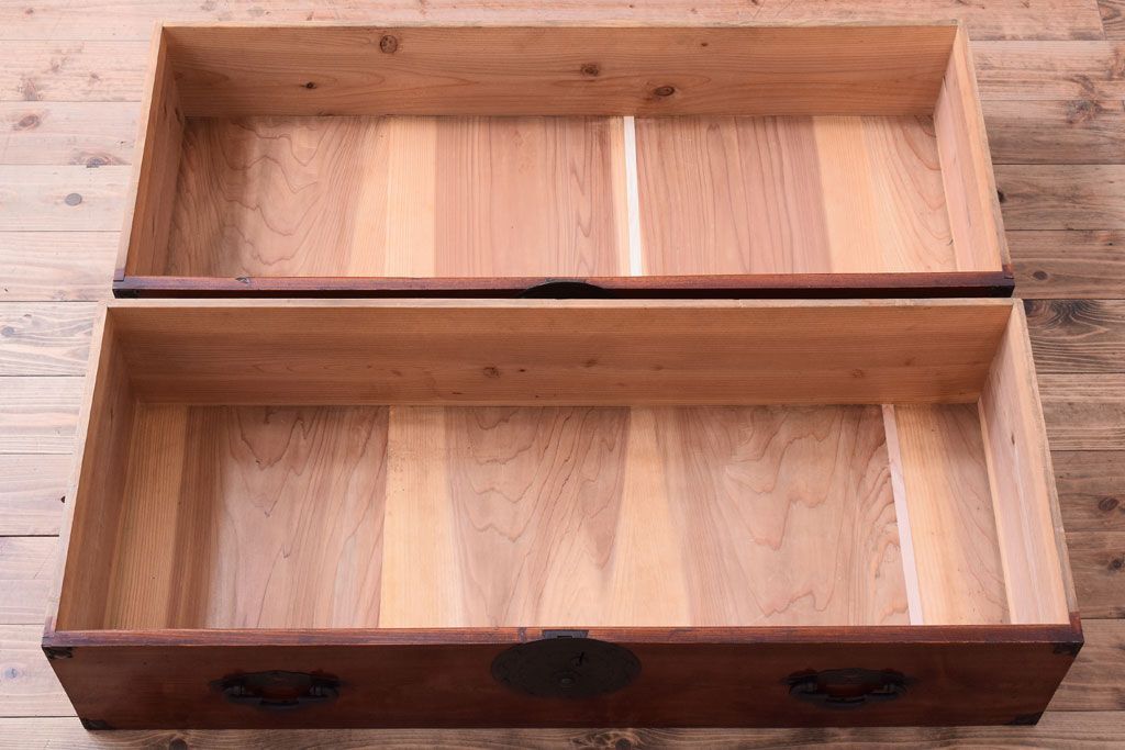 アンティーク家具　古民具・骨董　前面欅材　共縁　上品なアンティーク米沢箪笥