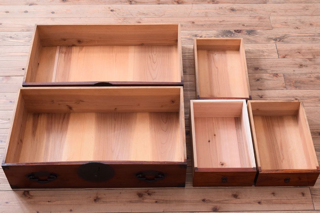 アンティーク家具　古民具・骨董　前面欅材　共縁　上品なアンティーク米沢箪笥