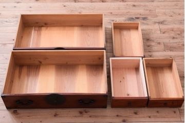 アンティーク家具　古民具・骨董　前面欅材　共縁　上品なアンティーク米沢箪笥