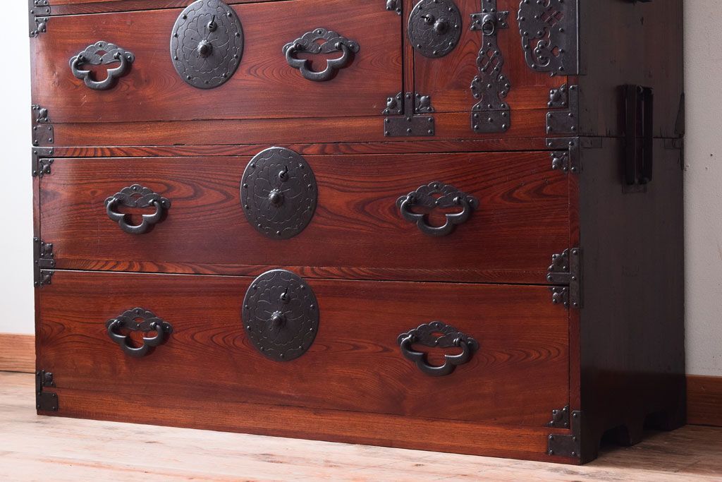 アンティーク家具　古民具・骨董　前面欅材　共縁　上品なアンティーク米沢箪笥