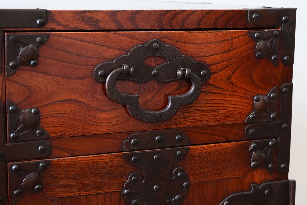 アンティーク家具　古民具・骨董　前面欅材　共縁　上品なアンティーク米沢箪笥