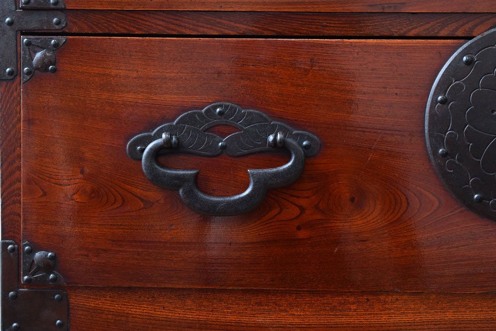 アンティーク家具　古民具・骨董　前面欅材　共縁　上品なアンティーク米沢箪笥