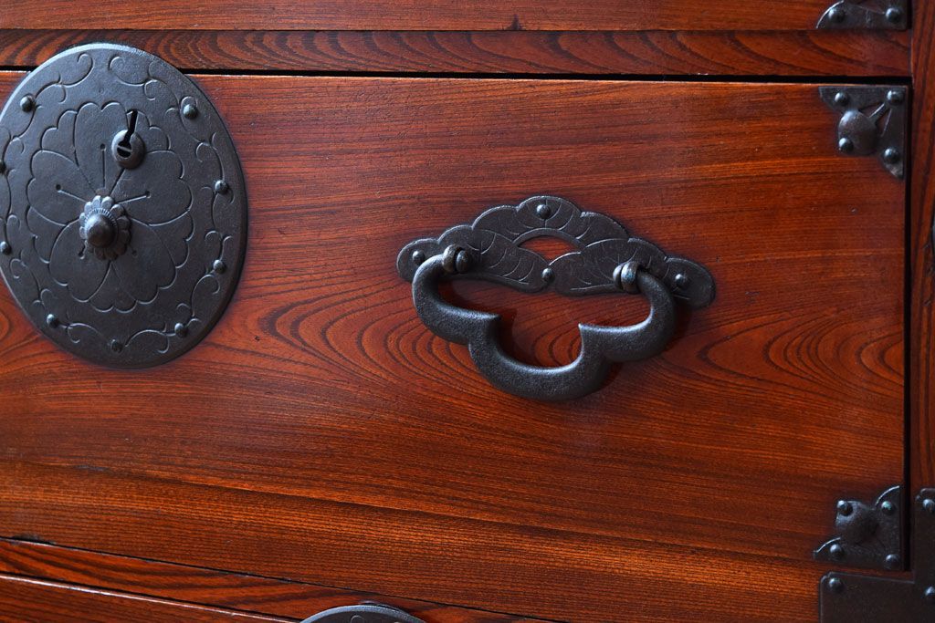 アンティーク家具　古民具・骨董　前面欅材　共縁　上品なアンティーク米沢箪笥