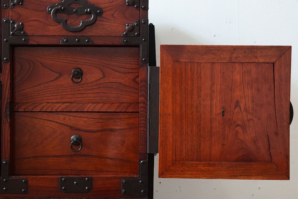 アンティーク家具　古民具・骨董　前面欅材　共縁　上品なアンティーク米沢箪笥